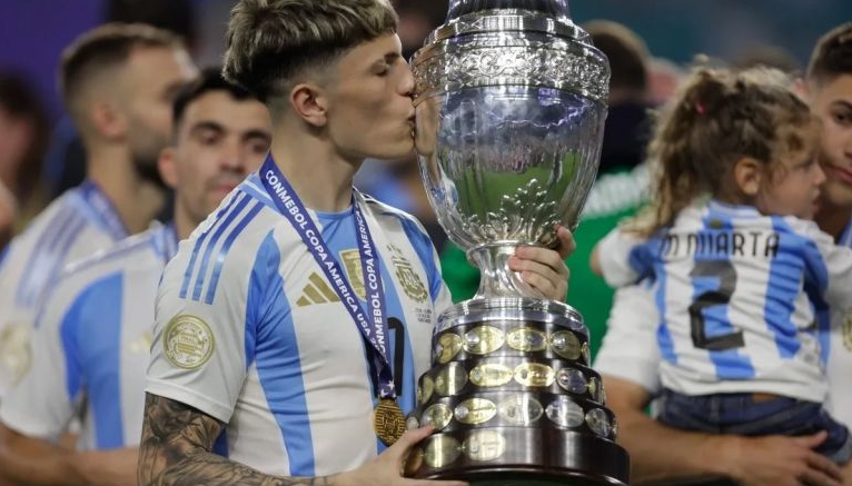 Alejandro Garnacho, main muda Argentina dikabarkan mengabaikan Lionel Messi