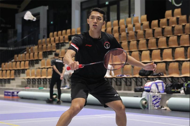 Jonatan Christie sedang berlatih di venue Olimpiade 2024 Paris